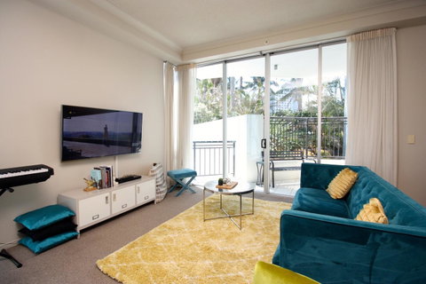 PeepSleep Chevron Towers - Surfers Gold Coast 1