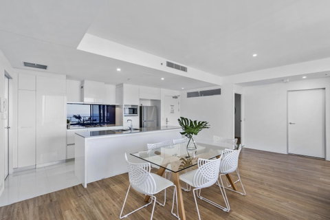 Circle On Cavill - Gclr - Surfers Gold Coast 22