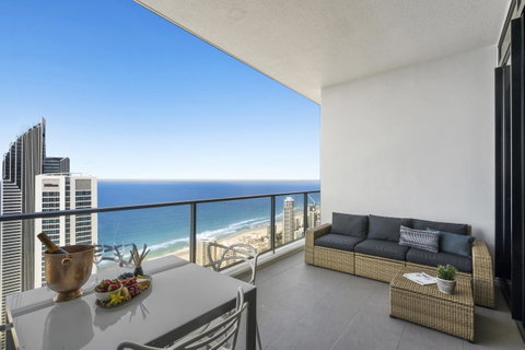 Circle On Cavill - Gclr - Surfers Gold Coast 11