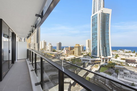 Circle On Cavill - Gclr - Surfers Gold Coast 1
