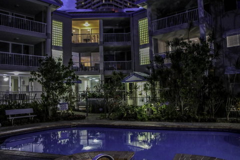 Surfers Beach Holiday Apartments - Surfers Gold Coast 23