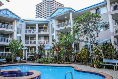 Surfers Beach Holiday Apartments - Surfers Gold Coast 3