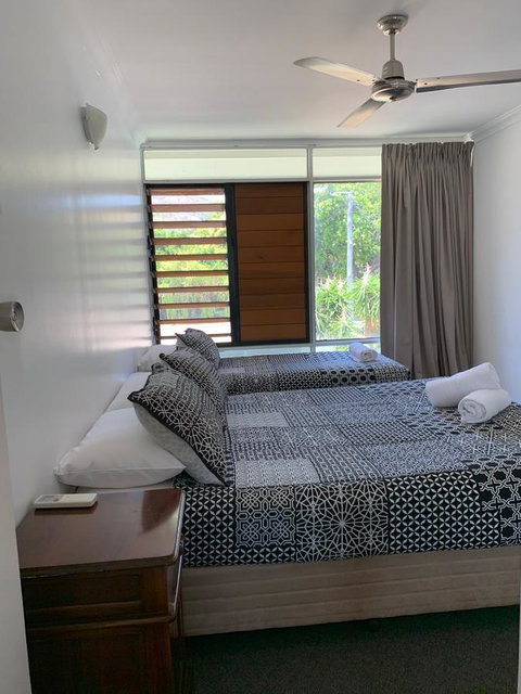 Townsville Holiday Apartments - Surfers Gold Coast 3