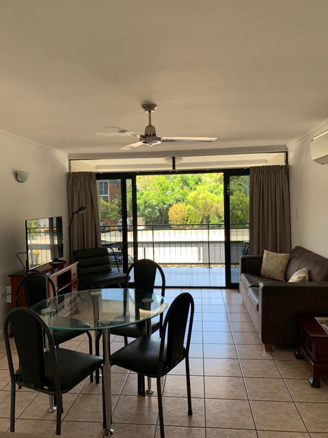 Townsville Holiday Apartments - Surfers Gold Coast 2