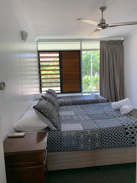 Townsville Holiday Apartments - Surfers Gold Coast 4