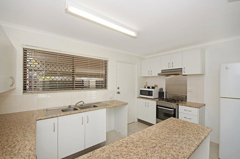 Townsville Holiday Apartments - Surfers Gold Coast 13