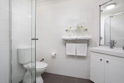 George Williams Hotel - Surfers Gold Coast 1