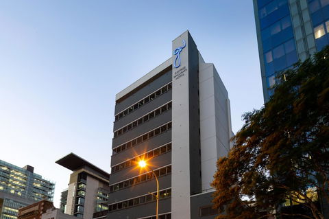 George Williams Hotel - Surfers Gold Coast 0