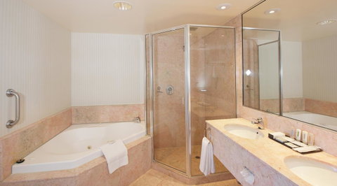 Crowne Plaza Surfers Paradise, An IHG Hotel - Surfers Gold Coast 17