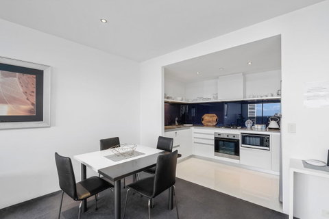 Circle On Cavill, Apartments And Sub Penthouses - We Accommodate - Surfers Gold Coast 5