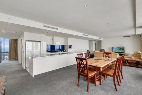 Circle On Cavill, Apartments And Sub Penthouses - We Accommodate - Surfers Gold Coast 2