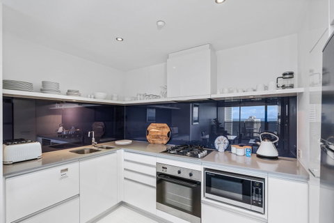 Circle On Cavill, Apartments And Sub Penthouses - We Accommodate - Surfers Gold Coast 4