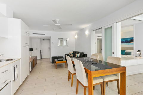 Palm Cove Beach Apartment - Surfers Gold Coast 8