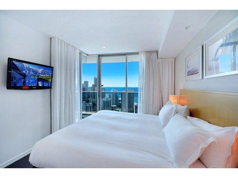 H Star Residences-- Paradise Stayz - Surfers Gold Coast 9
