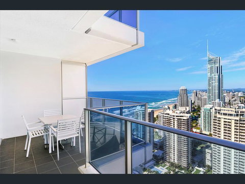H Star Residences-- Paradise Stayz - Surfers Gold Coast 18