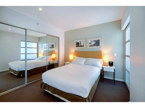 H Star Residences-- Paradise Stayz - Surfers Gold Coast 8