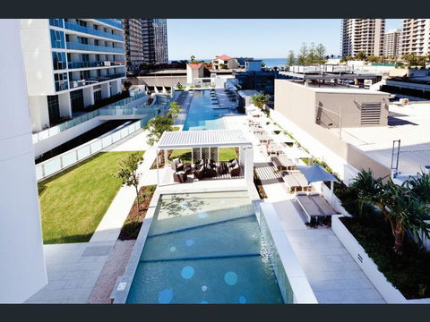 H Star Residences-- Paradise Stayz - Surfers Gold Coast 4