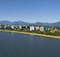 Holiday Inn Cairns Harbourside - Surfers Gold Coast