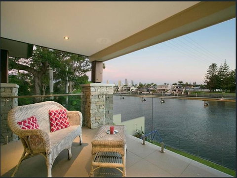 Riverfront Dream - Surfers Gold Coast 24