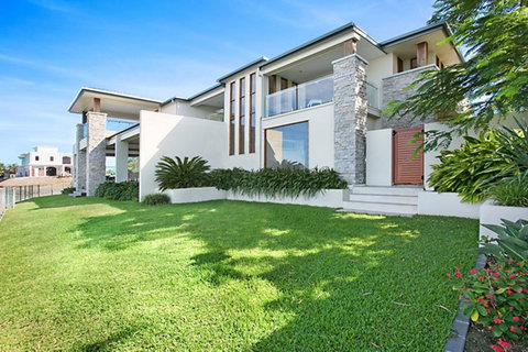 Riverfront Dream - Surfers Gold Coast 23
