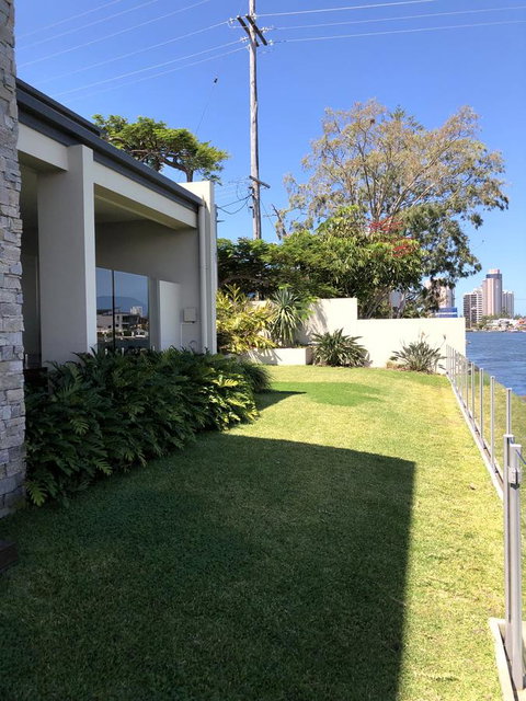Riverfront Dream - Surfers Gold Coast 34