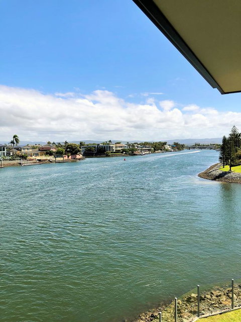 Riverfront Dream - Surfers Gold Coast 1