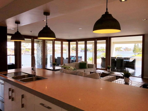 Riverfront Dream - Surfers Gold Coast 36