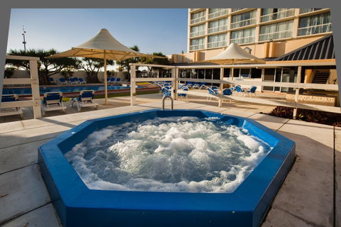 Chateau Beachside Resort - Surfers Gold Coast 1