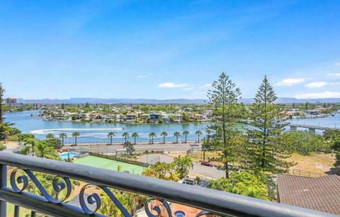 Palazzo Colonnades - Surfers Gold Coast 13