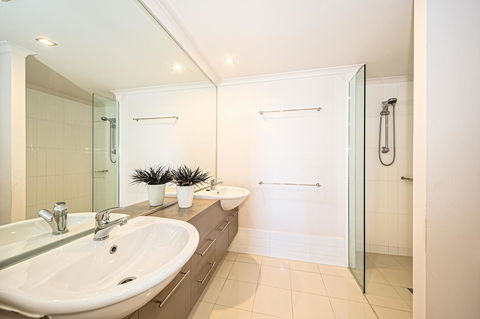 On The Bay Apartments - Surfers Gold Coast 18