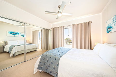On The Bay Apartments - Surfers Gold Coast 2
