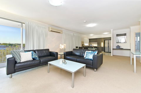 On The Bay Apartments - Surfers Gold Coast 15