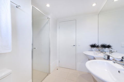 On The Bay Apartments - Surfers Gold Coast 24