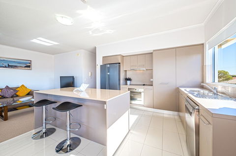 On The Bay Apartments - Surfers Gold Coast 4