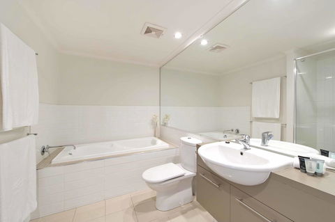 On The Bay Apartments - Surfers Gold Coast 20