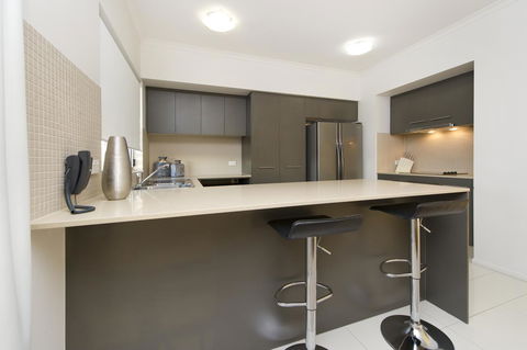On The Bay Apartments - Surfers Gold Coast 1