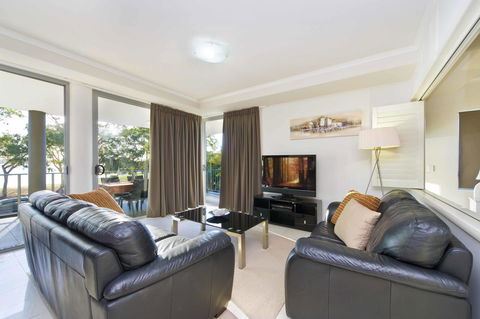 On The Bay Apartments - Surfers Gold Coast 0