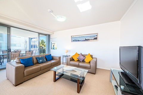 On The Bay Apartments - Surfers Gold Coast 5