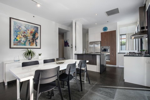 Ultra Broadbeach - Surfers Gold Coast 24