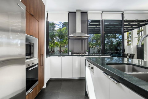 Ultra Broadbeach - Surfers Gold Coast 25