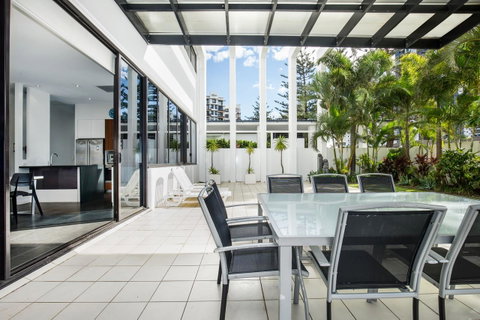 Ultra Broadbeach - Surfers Gold Coast 26