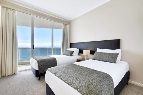 Pacific Views Resort - Surfers Gold Coast 3