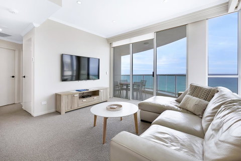 Pacific Views Resort - Surfers Gold Coast 5