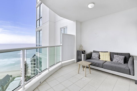 Pacific Views Resort - Surfers Gold Coast 9