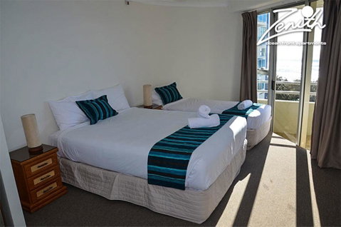 Zenith Ocean Front Apartments - Surfers Gold Coast 4