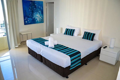 Zenith Ocean Front Apartments - Surfers Gold Coast 38