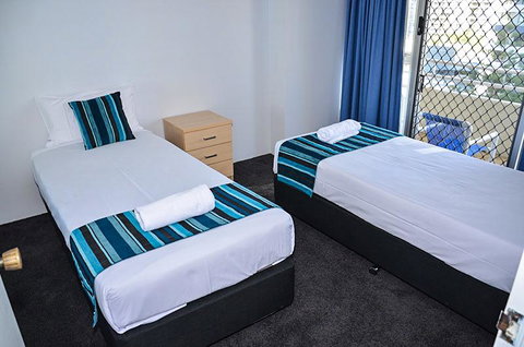 Zenith Ocean Front Apartments - Surfers Gold Coast 14