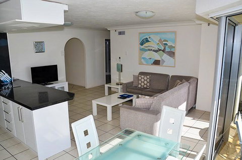 Zenith Ocean Front Apartments - Surfers Gold Coast 25
