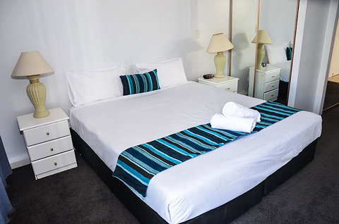 Zenith Ocean Front Apartments - Surfers Gold Coast 15