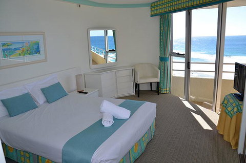 Zenith Ocean Front Apartments - Surfers Gold Coast 21